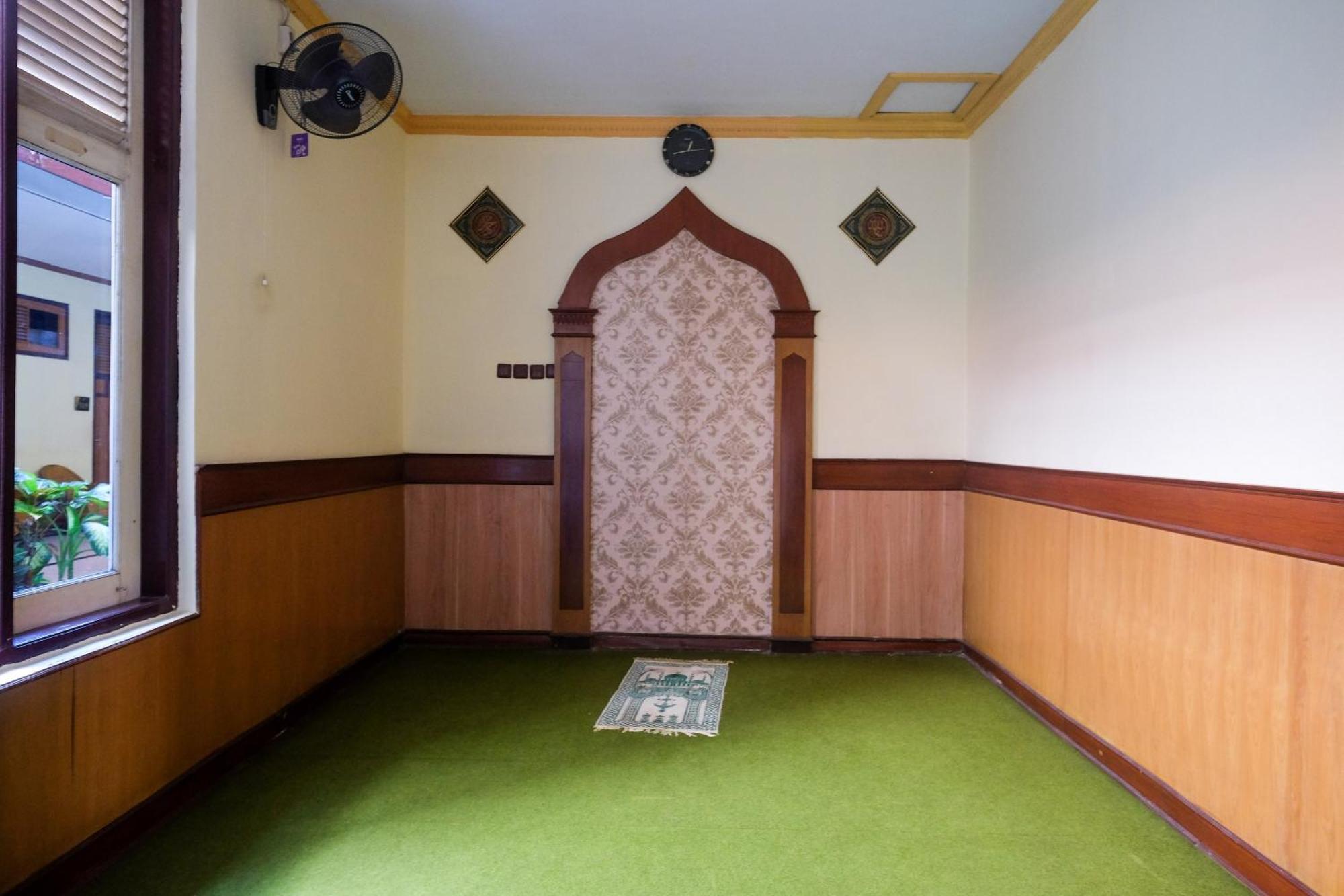 Urbanview Hotel Dedy Jaya Brebes Екстер'єр фото