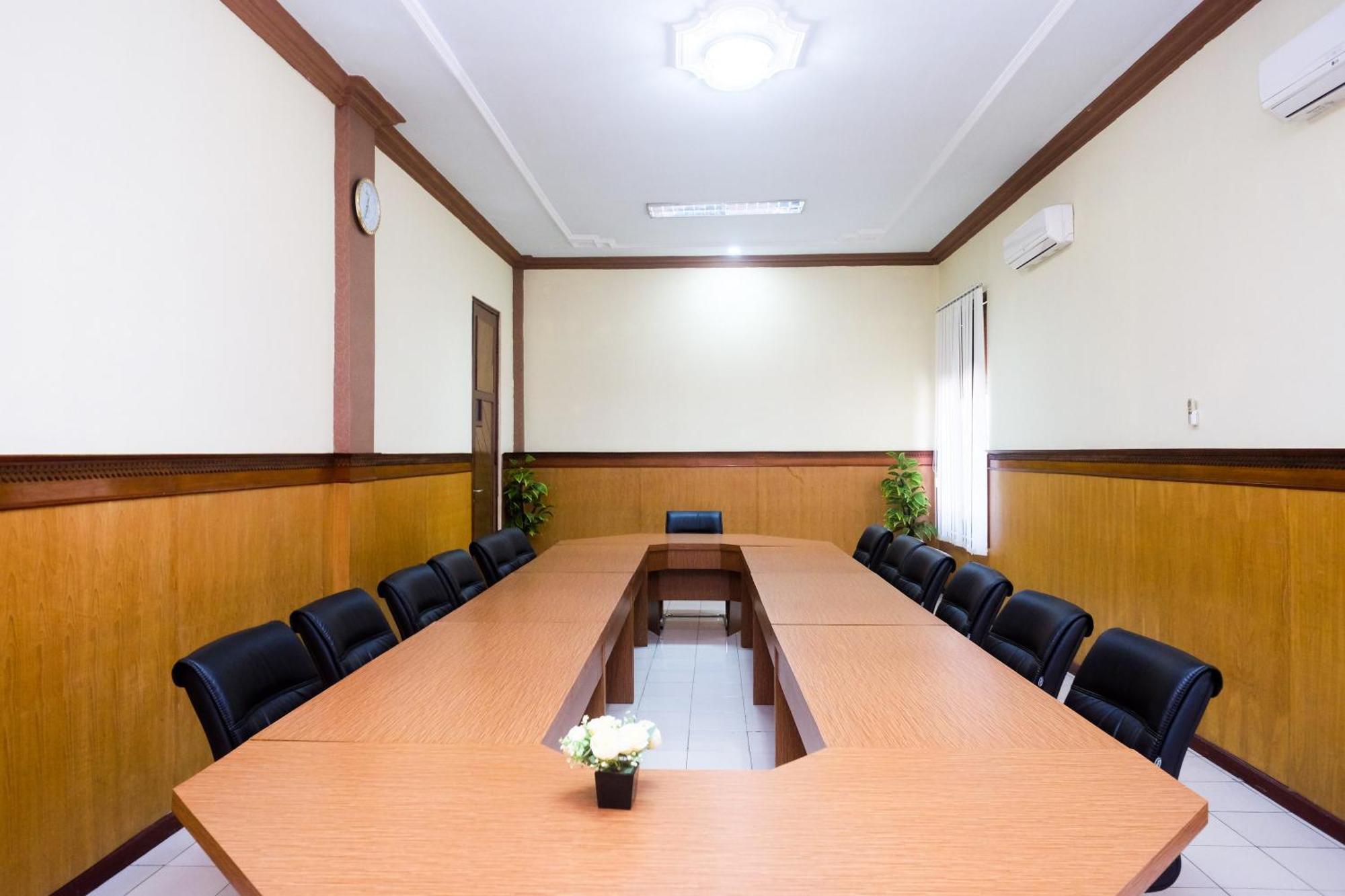 Urbanview Hotel Dedy Jaya Brebes Екстер'єр фото