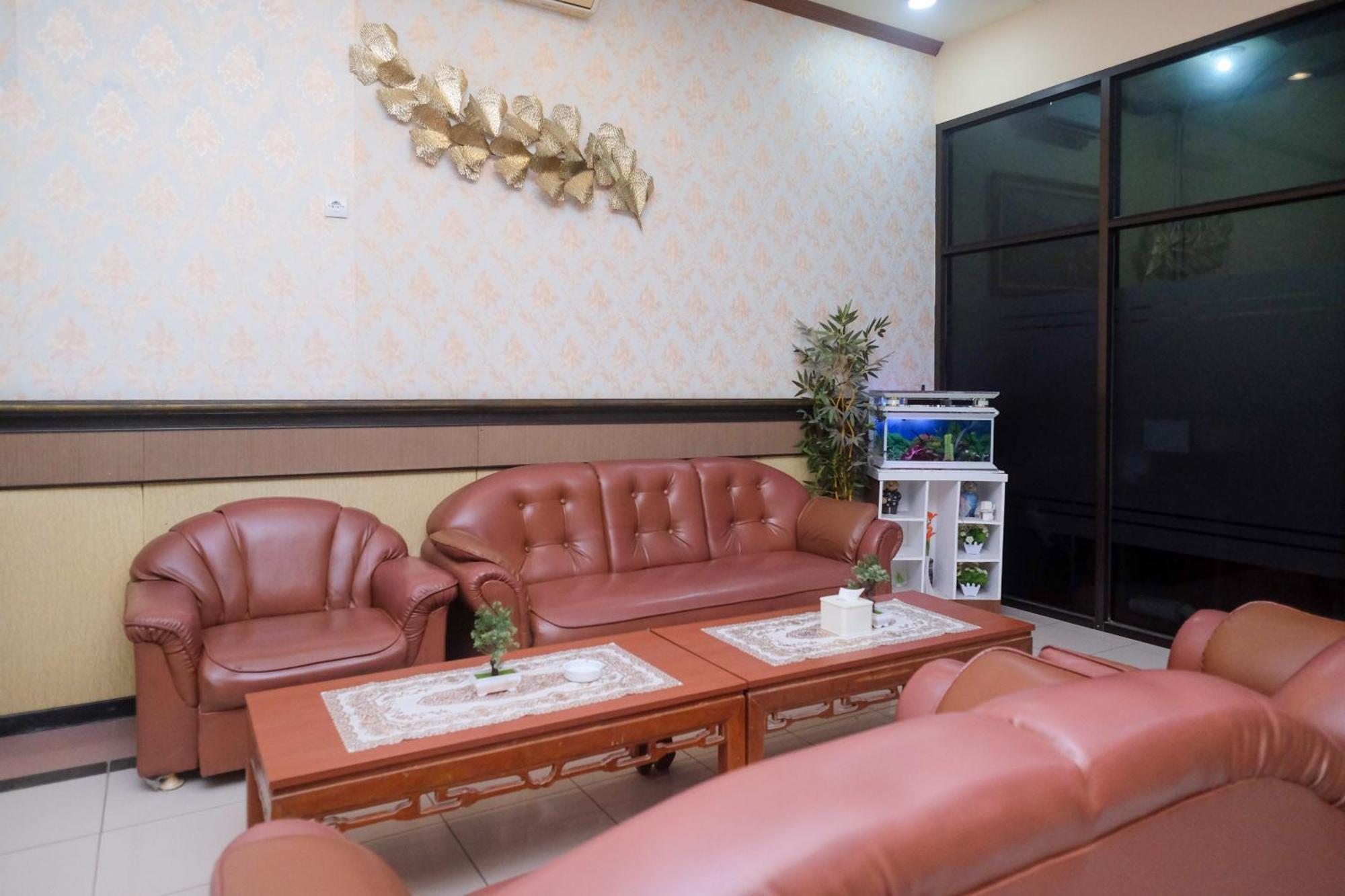 Urbanview Hotel Dedy Jaya Brebes Екстер'єр фото