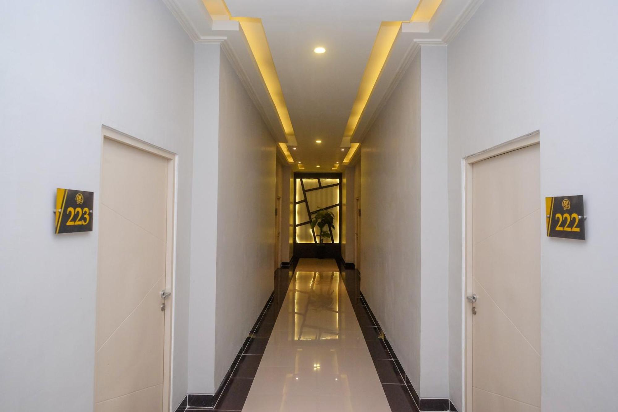 Urbanview Hotel Dedy Jaya Brebes Екстер'єр фото