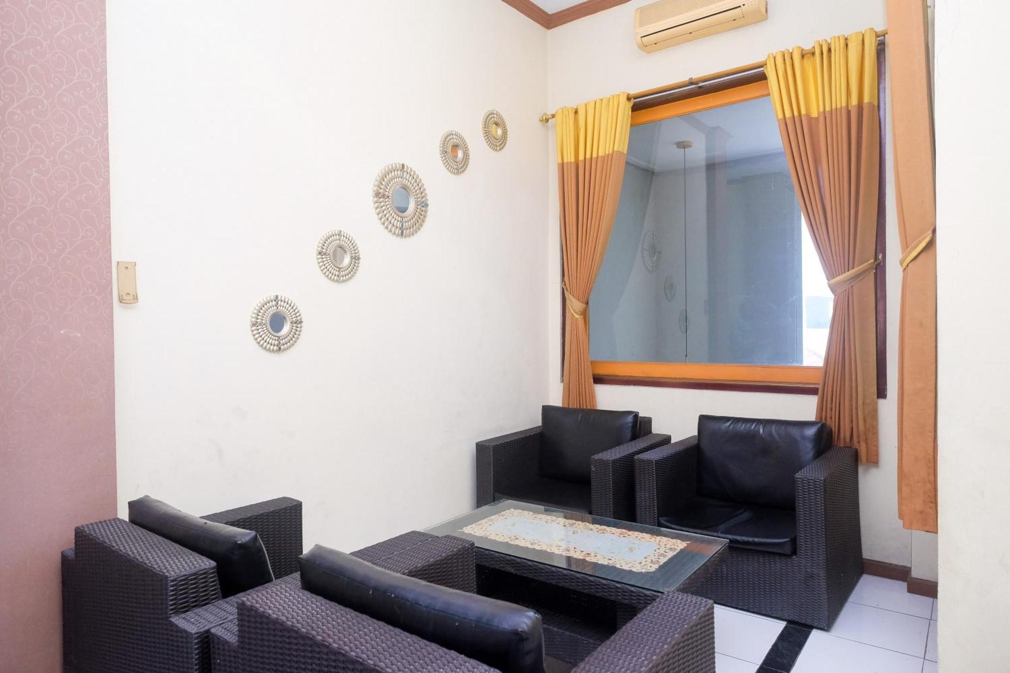 Urbanview Hotel Dedy Jaya Brebes Екстер'єр фото