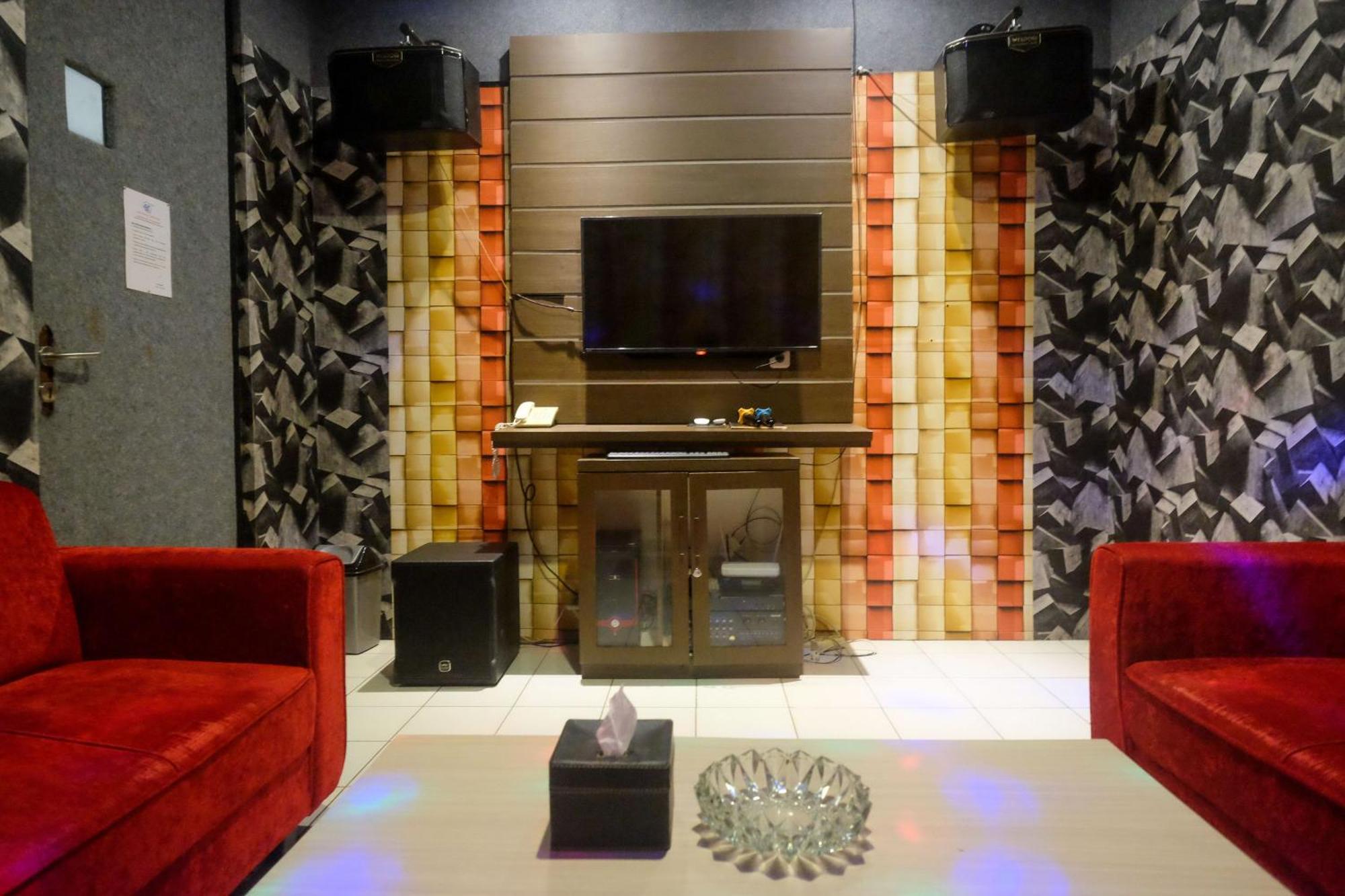 Urbanview Hotel Dedy Jaya Brebes Екстер'єр фото