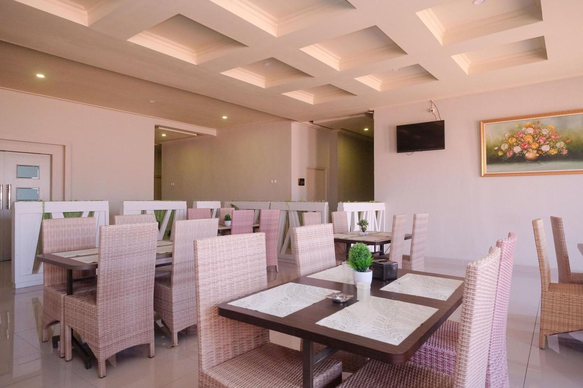 Urbanview Hotel Dedy Jaya Brebes Екстер'єр фото