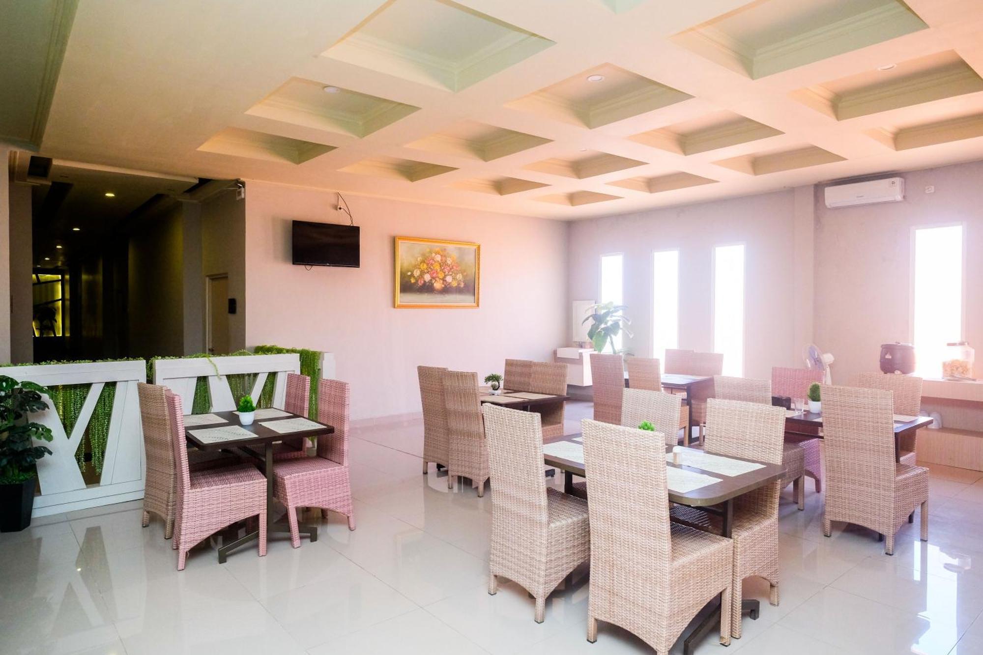Urbanview Hotel Dedy Jaya Brebes Екстер'єр фото