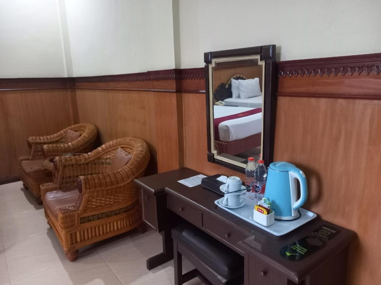 Urbanview Hotel Dedy Jaya Brebes Екстер'єр фото