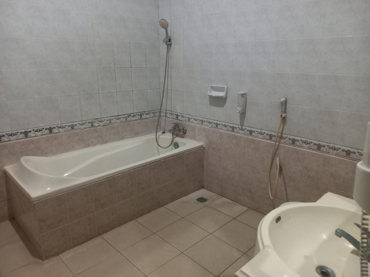 Urbanview Hotel Dedy Jaya Brebes Екстер'єр фото