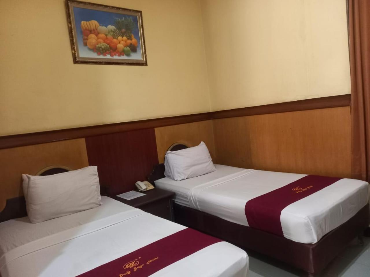 Urbanview Hotel Dedy Jaya Brebes Екстер'єр фото