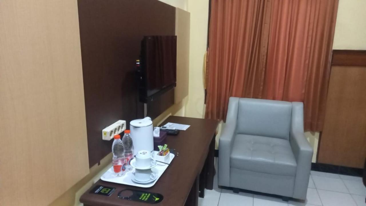 Urbanview Hotel Dedy Jaya Brebes Екстер'єр фото