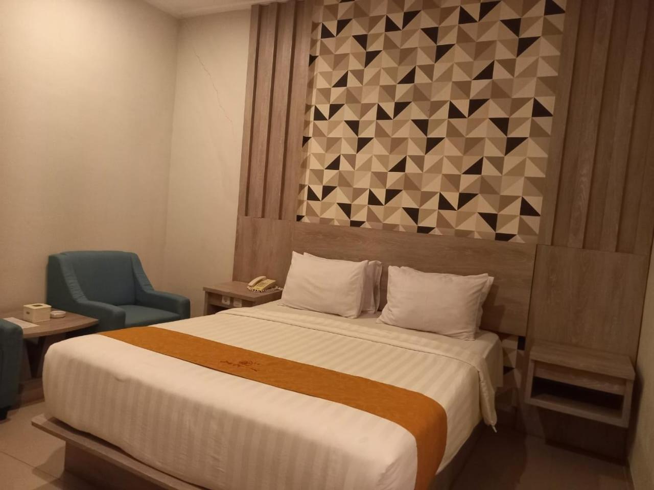 Urbanview Hotel Dedy Jaya Brebes Екстер'єр фото