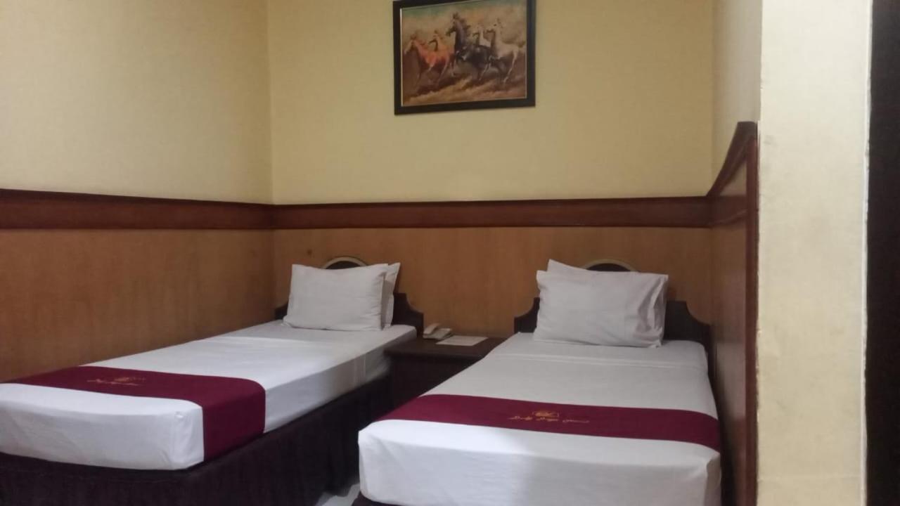 Urbanview Hotel Dedy Jaya Brebes Екстер'єр фото