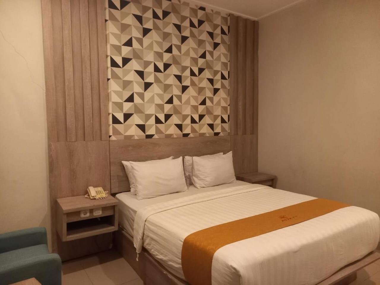 Urbanview Hotel Dedy Jaya Brebes Екстер'єр фото