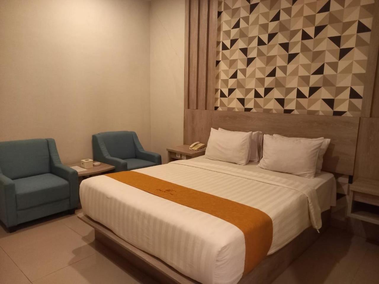 Urbanview Hotel Dedy Jaya Brebes Екстер'єр фото