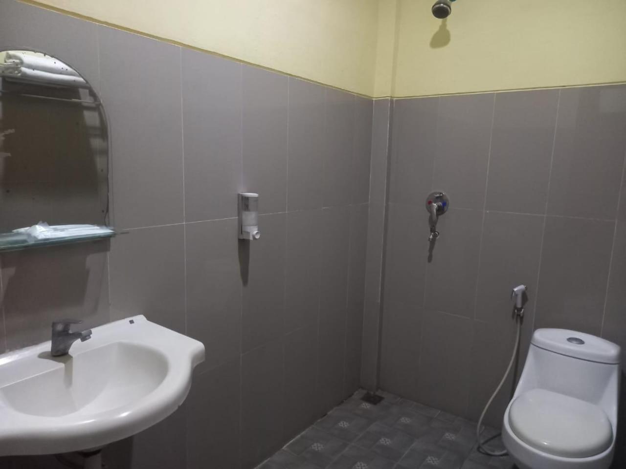 Urbanview Hotel Dedy Jaya Brebes Екстер'єр фото