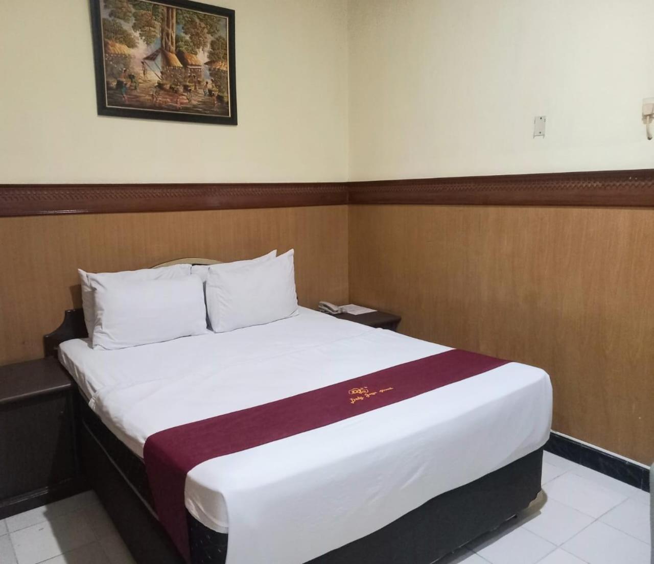 Urbanview Hotel Dedy Jaya Brebes Екстер'єр фото