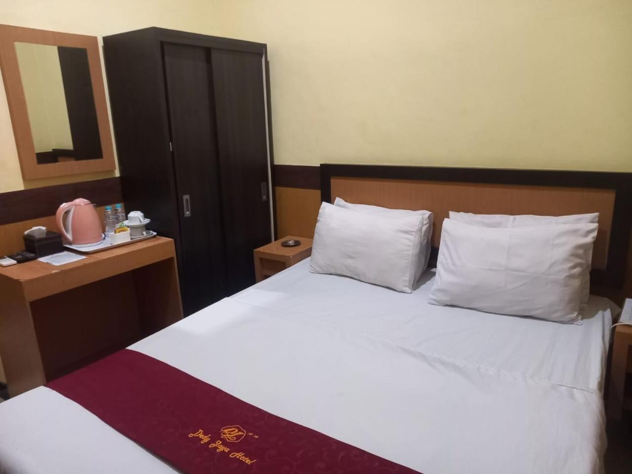 Urbanview Hotel Dedy Jaya Brebes Екстер'єр фото